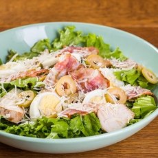 Салат Chicken and bacon grill